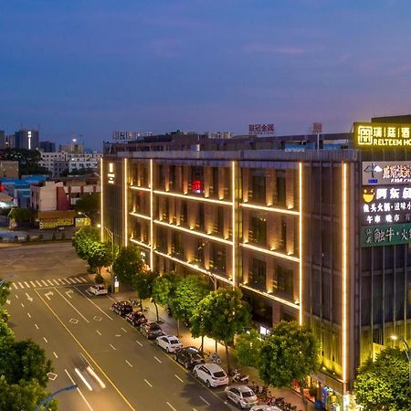 Relteem Hotel Жонгшан Екстериор снимка