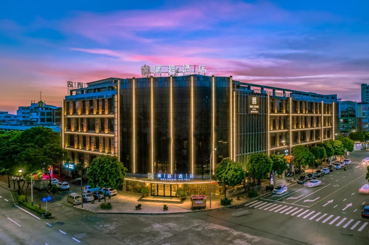 Relteem Hotel Жонгшан Екстериор снимка