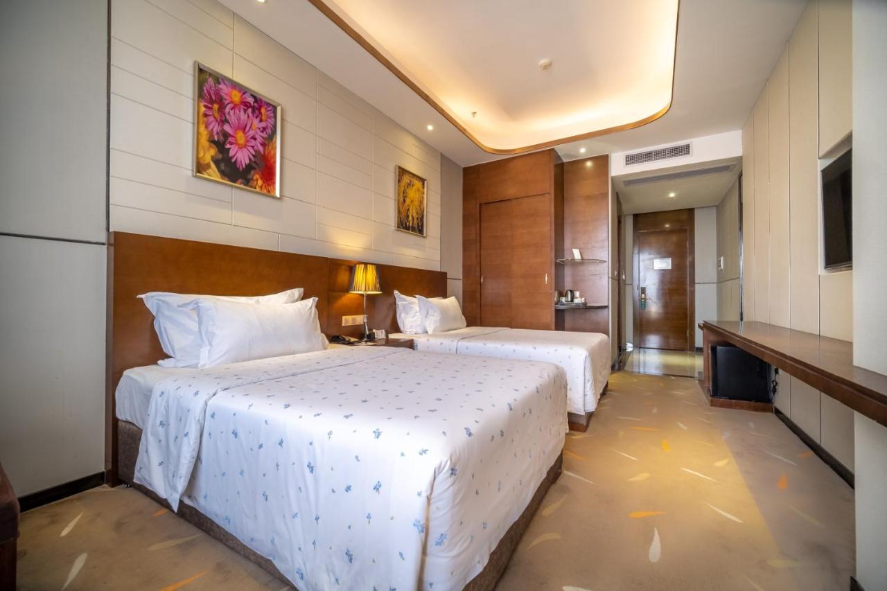 Relteem Hotel Жонгшан Екстериор снимка