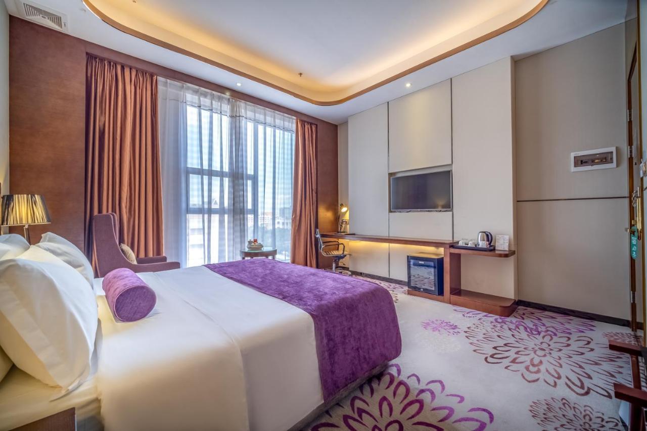 Relteem Hotel Жонгшан Екстериор снимка