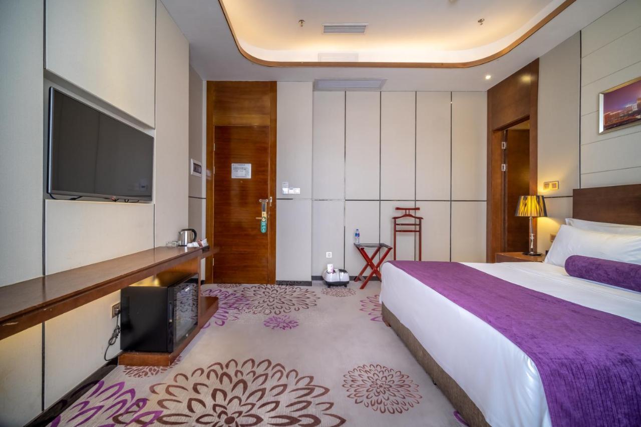 Relteem Hotel Жонгшан Екстериор снимка
