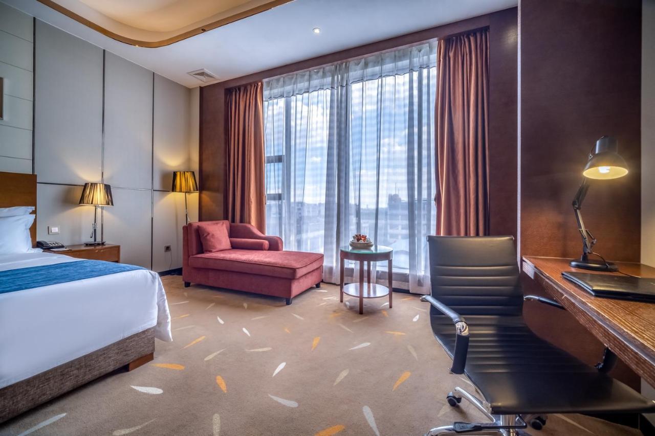 Relteem Hotel Жонгшан Екстериор снимка