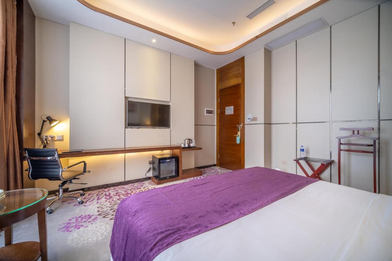 Relteem Hotel Жонгшан Екстериор снимка