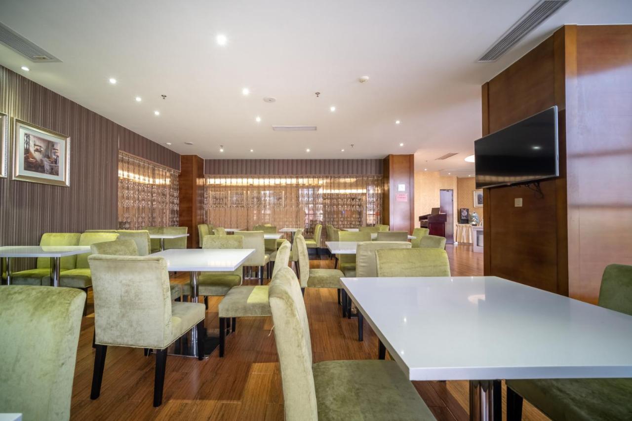 Relteem Hotel Жонгшан Екстериор снимка