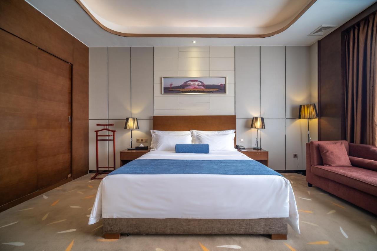 Relteem Hotel Жонгшан Екстериор снимка