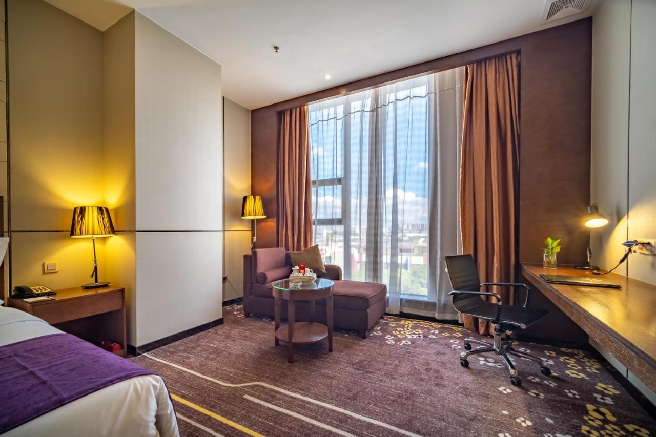 Relteem Hotel Жонгшан Екстериор снимка