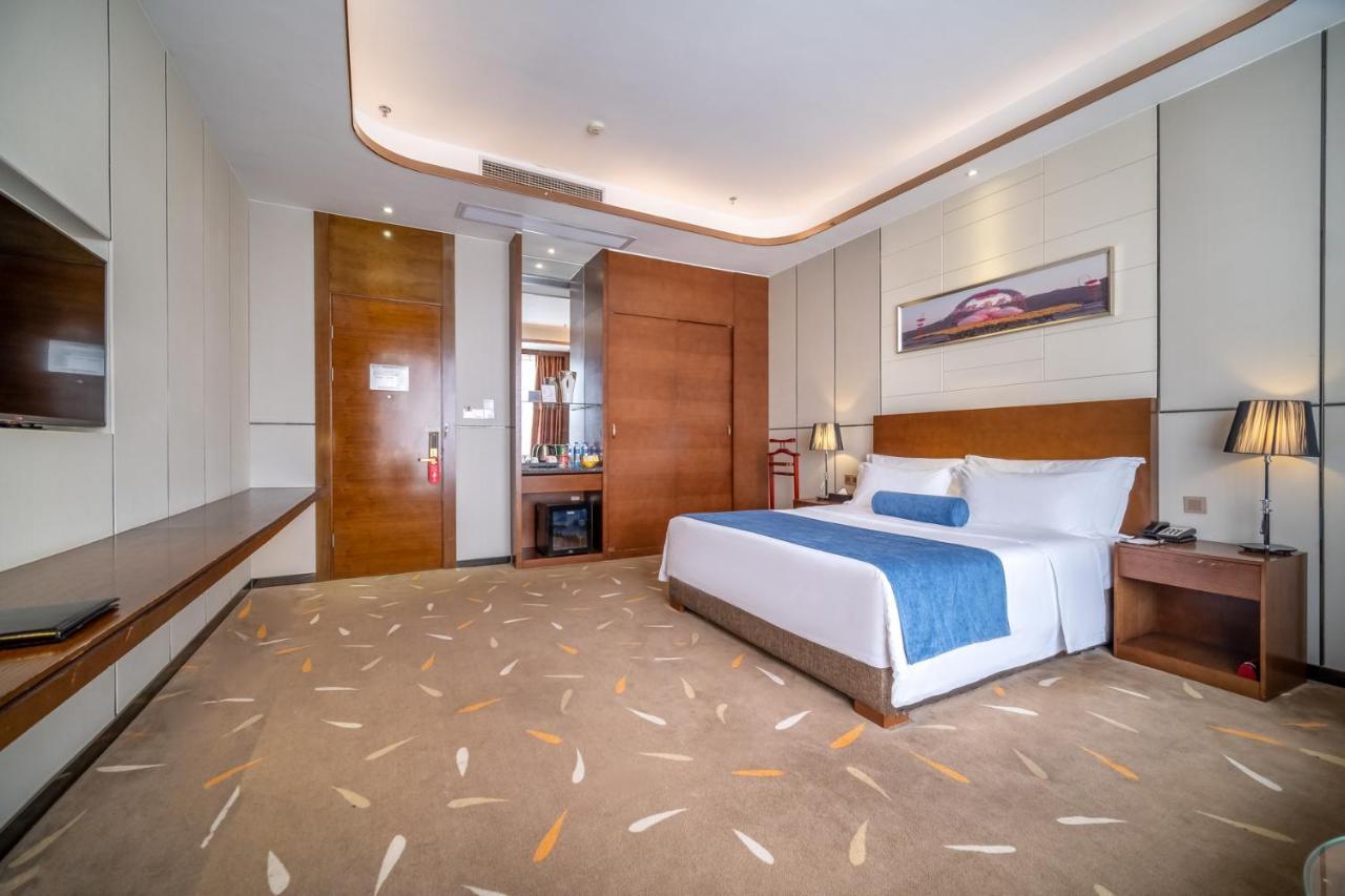 Relteem Hotel Жонгшан Екстериор снимка