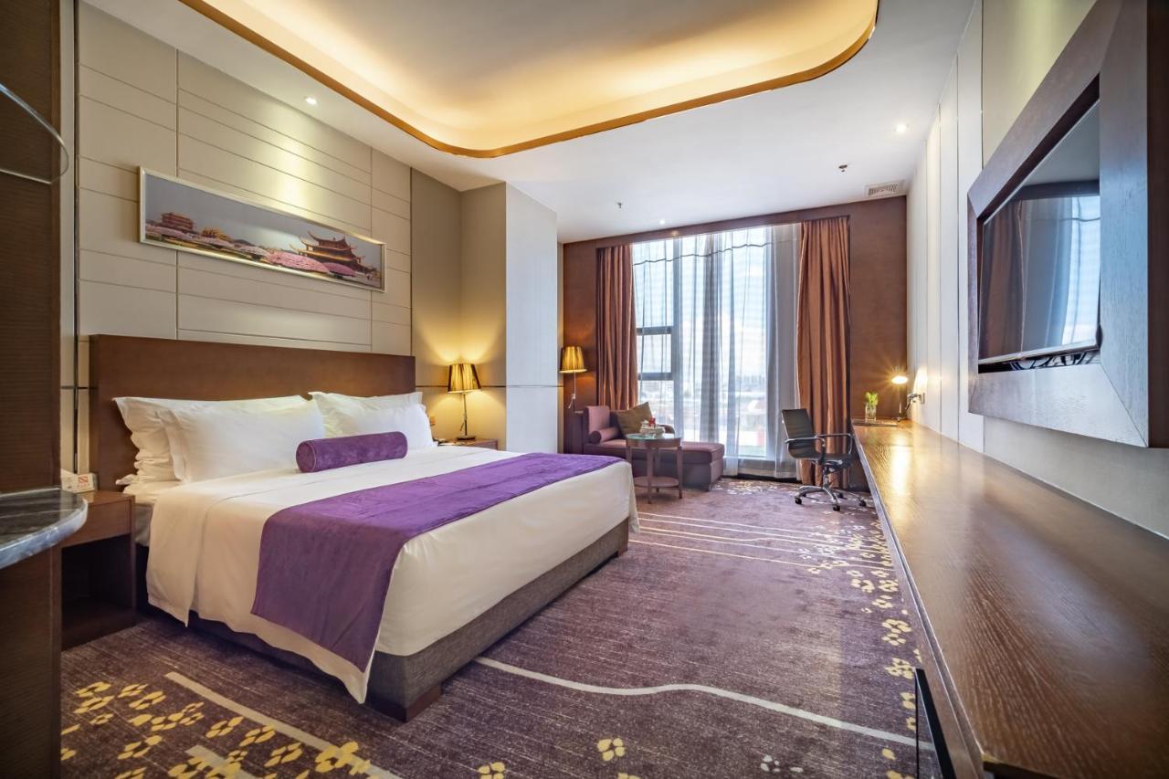 Relteem Hotel Жонгшан Екстериор снимка