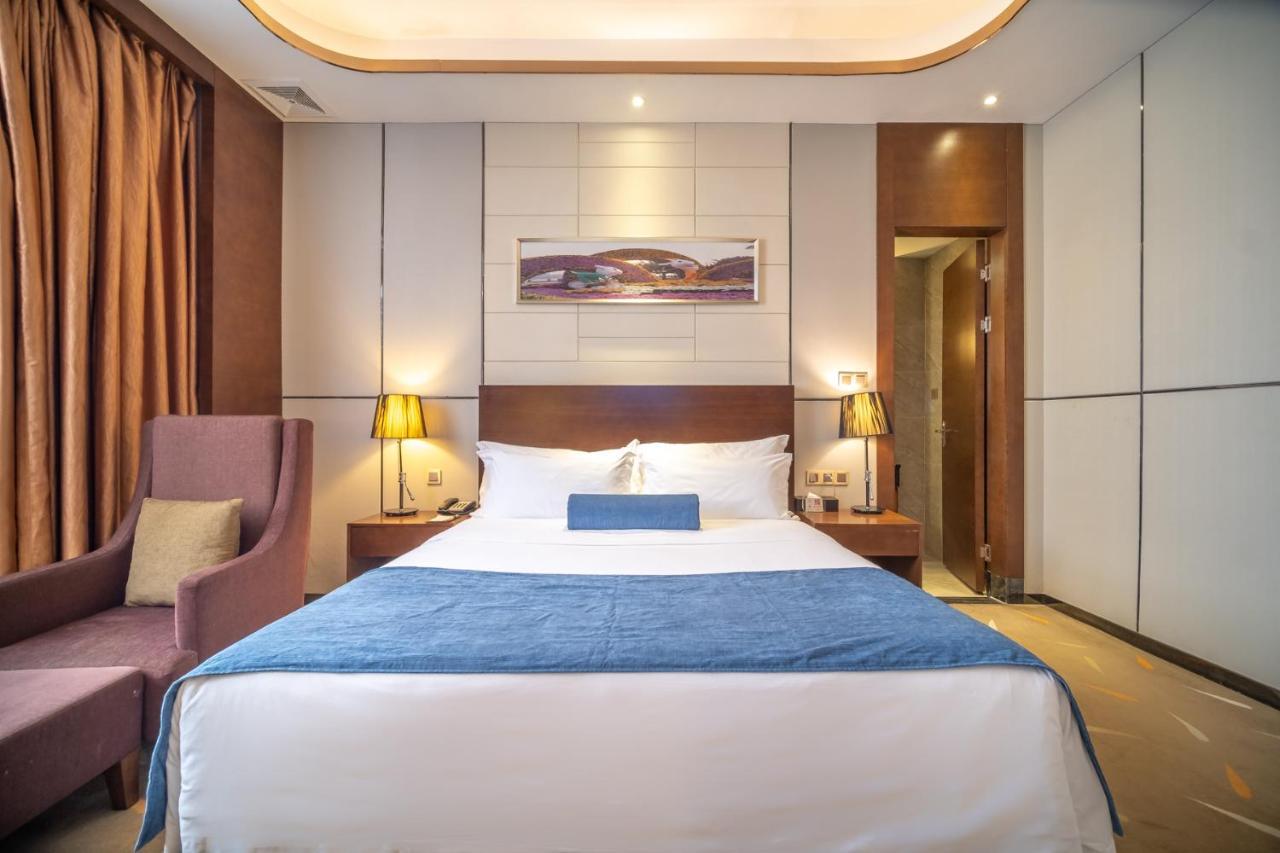 Relteem Hotel Жонгшан Екстериор снимка