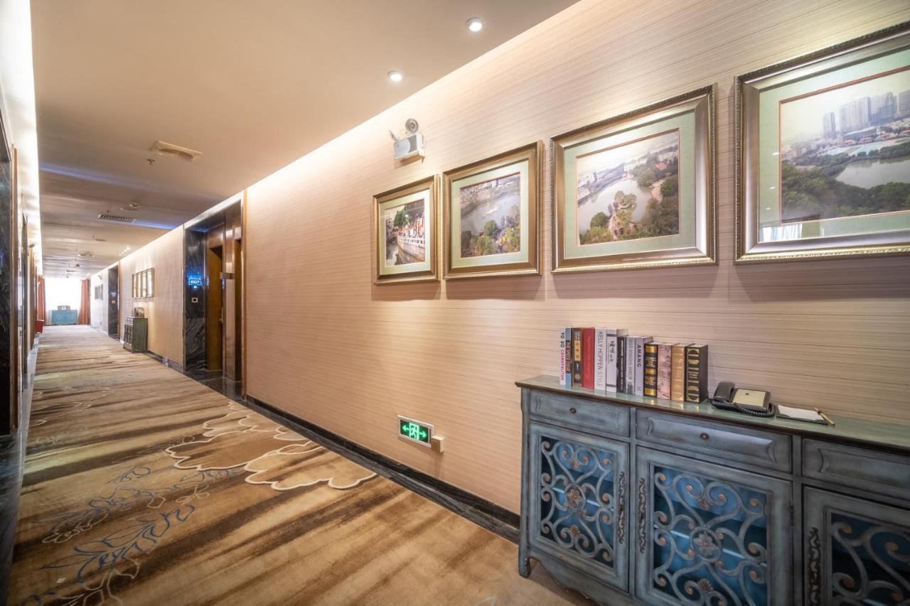 Relteem Hotel Жонгшан Екстериор снимка