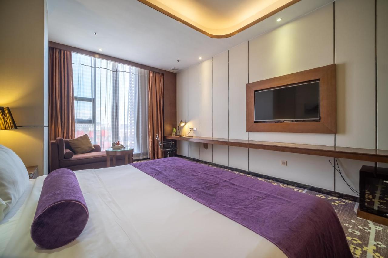 Relteem Hotel Жонгшан Екстериор снимка