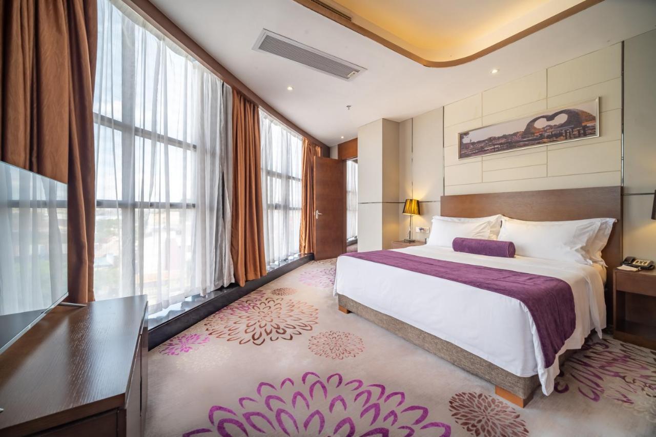 Relteem Hotel Жонгшан Екстериор снимка