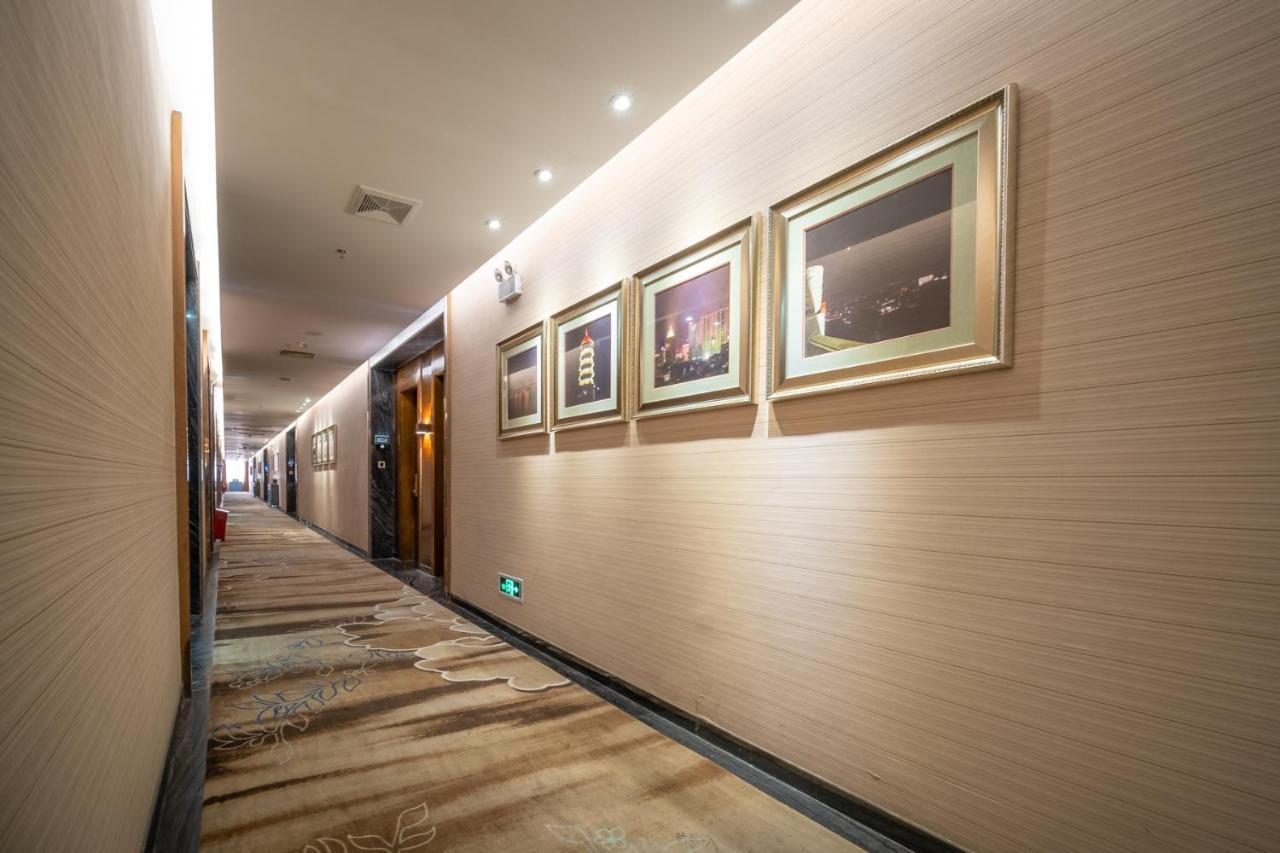 Relteem Hotel Жонгшан Екстериор снимка