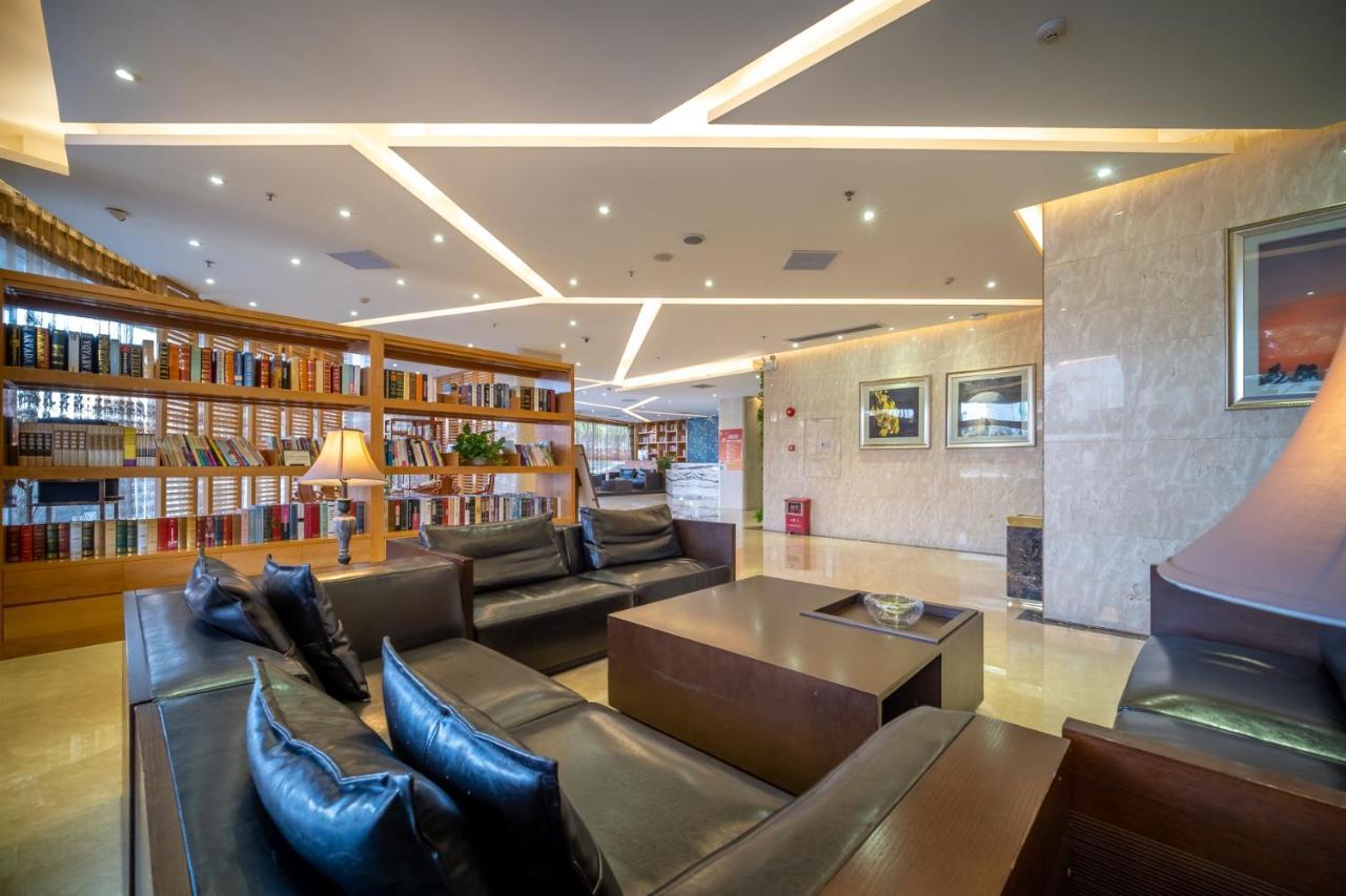 Relteem Hotel Жонгшан Екстериор снимка
