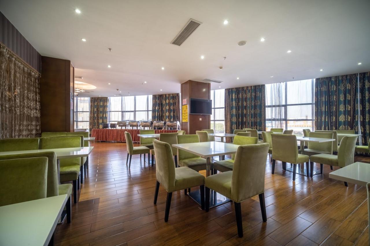 Relteem Hotel Жонгшан Екстериор снимка