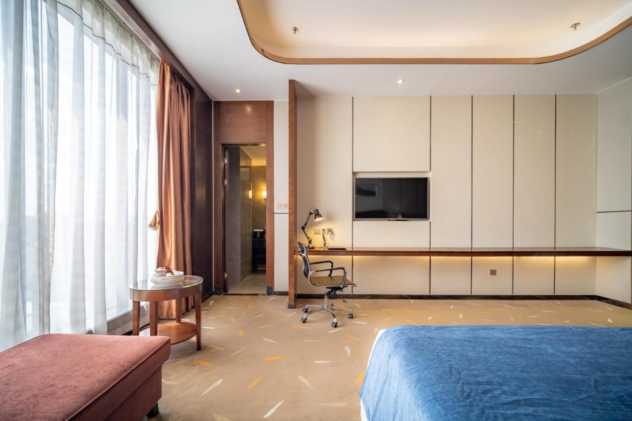 Relteem Hotel Жонгшан Екстериор снимка