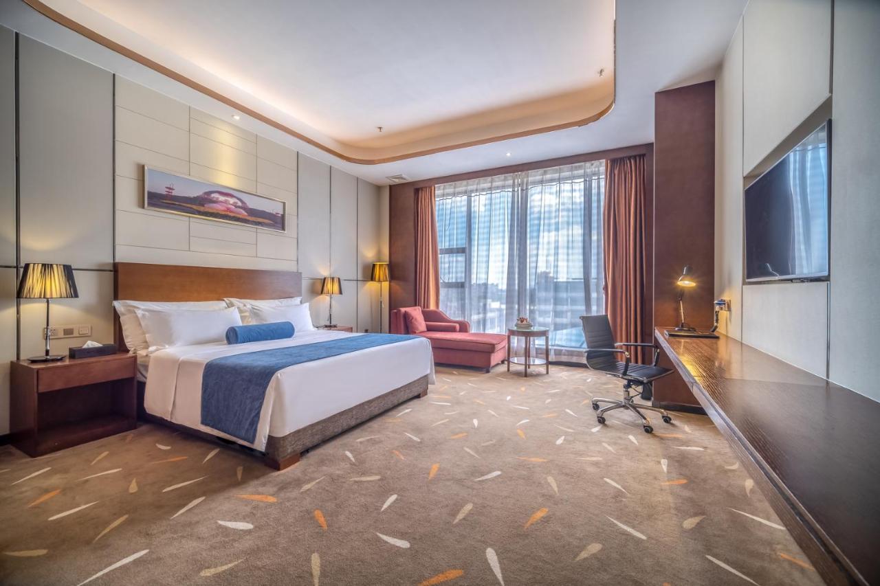 Relteem Hotel Жонгшан Екстериор снимка