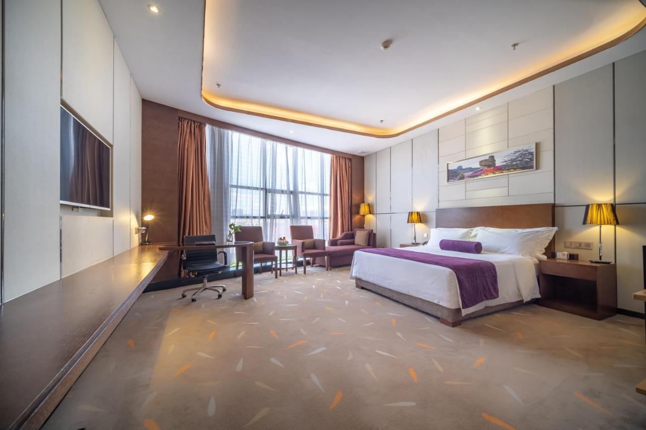 Relteem Hotel Жонгшан Екстериор снимка