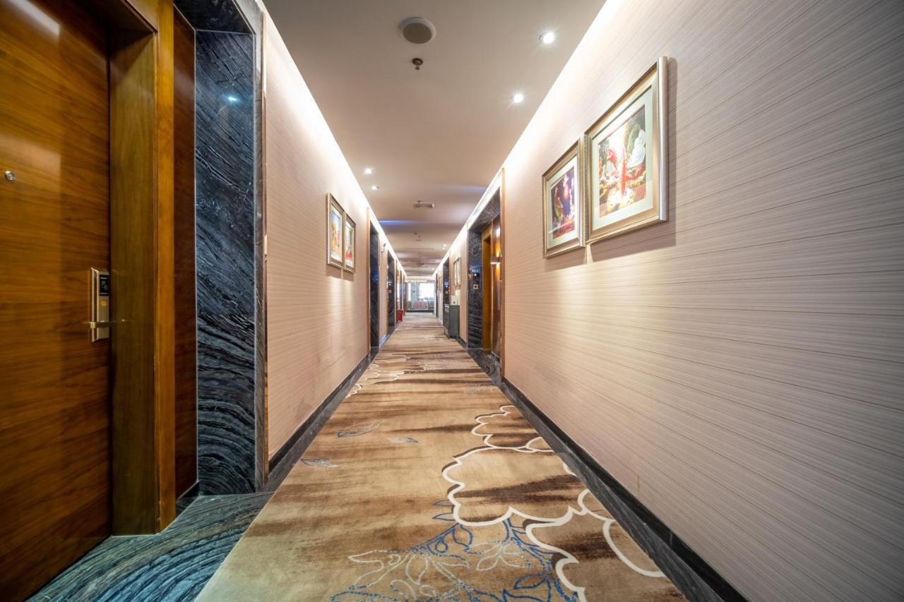 Relteem Hotel Жонгшан Екстериор снимка