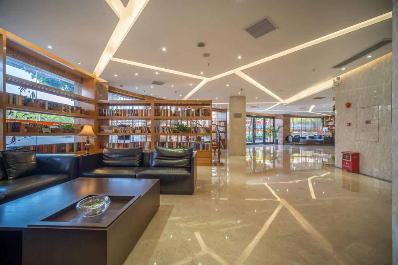 Relteem Hotel Жонгшан Екстериор снимка