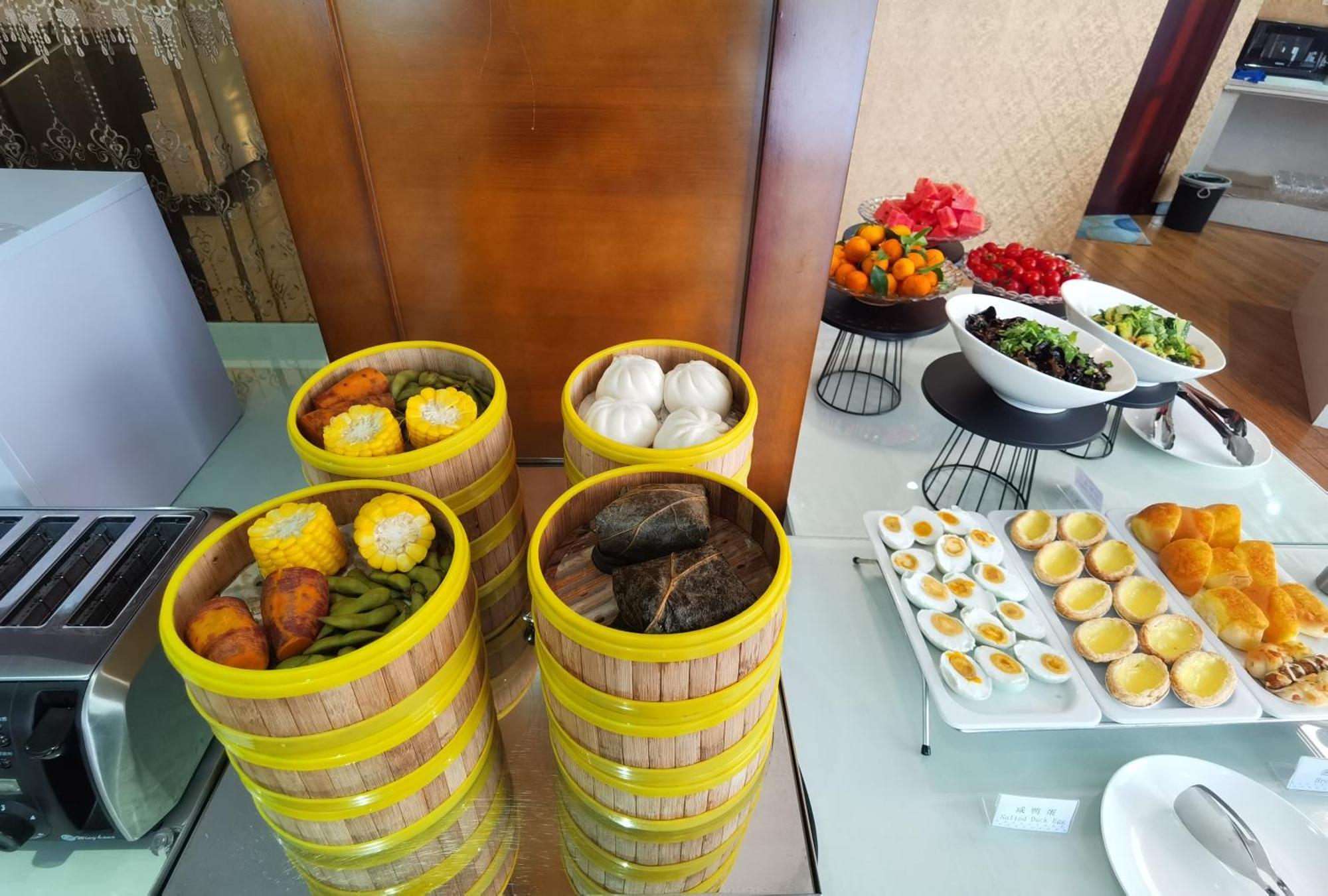 Relteem Hotel Жонгшан Екстериор снимка