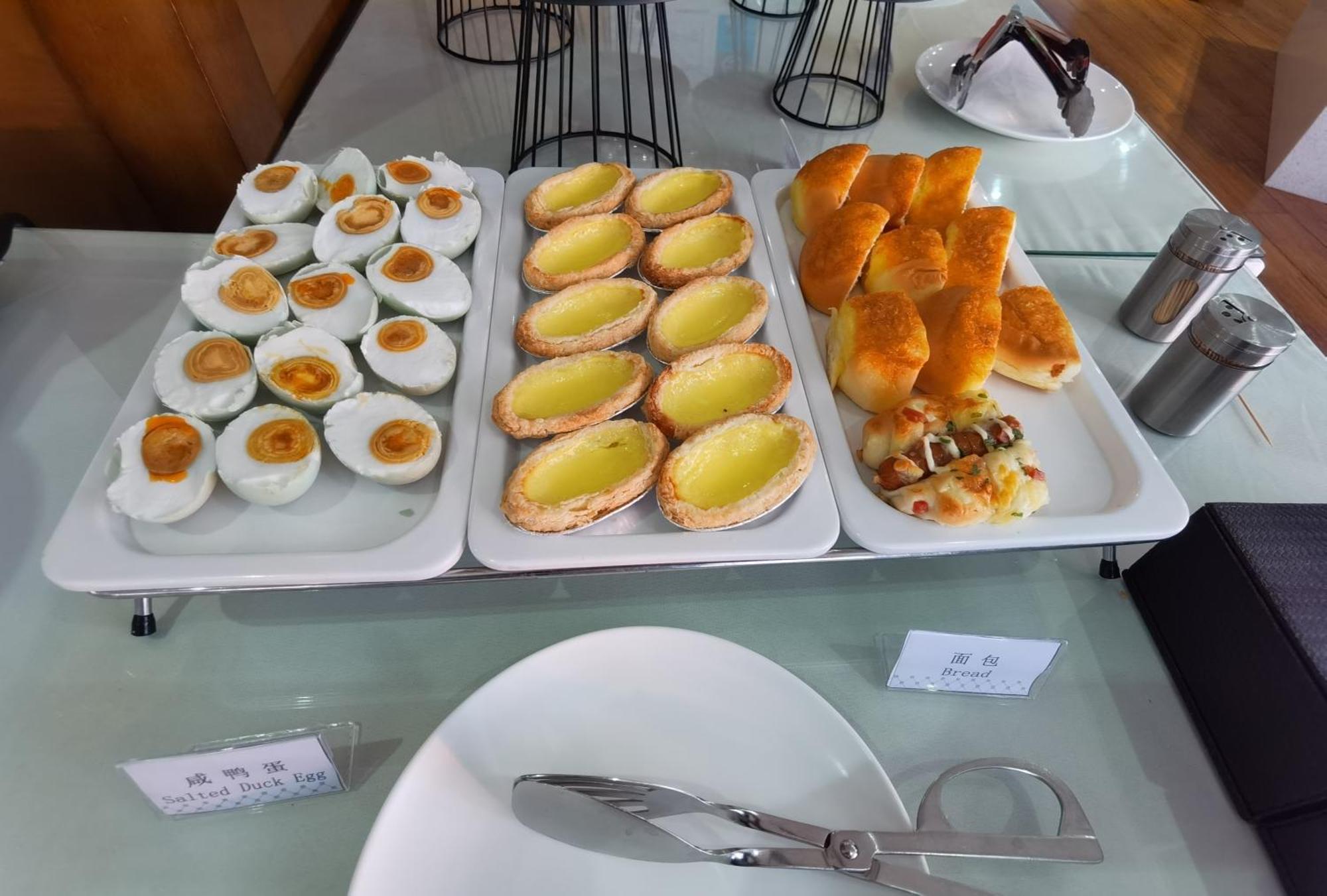 Relteem Hotel Жонгшан Екстериор снимка